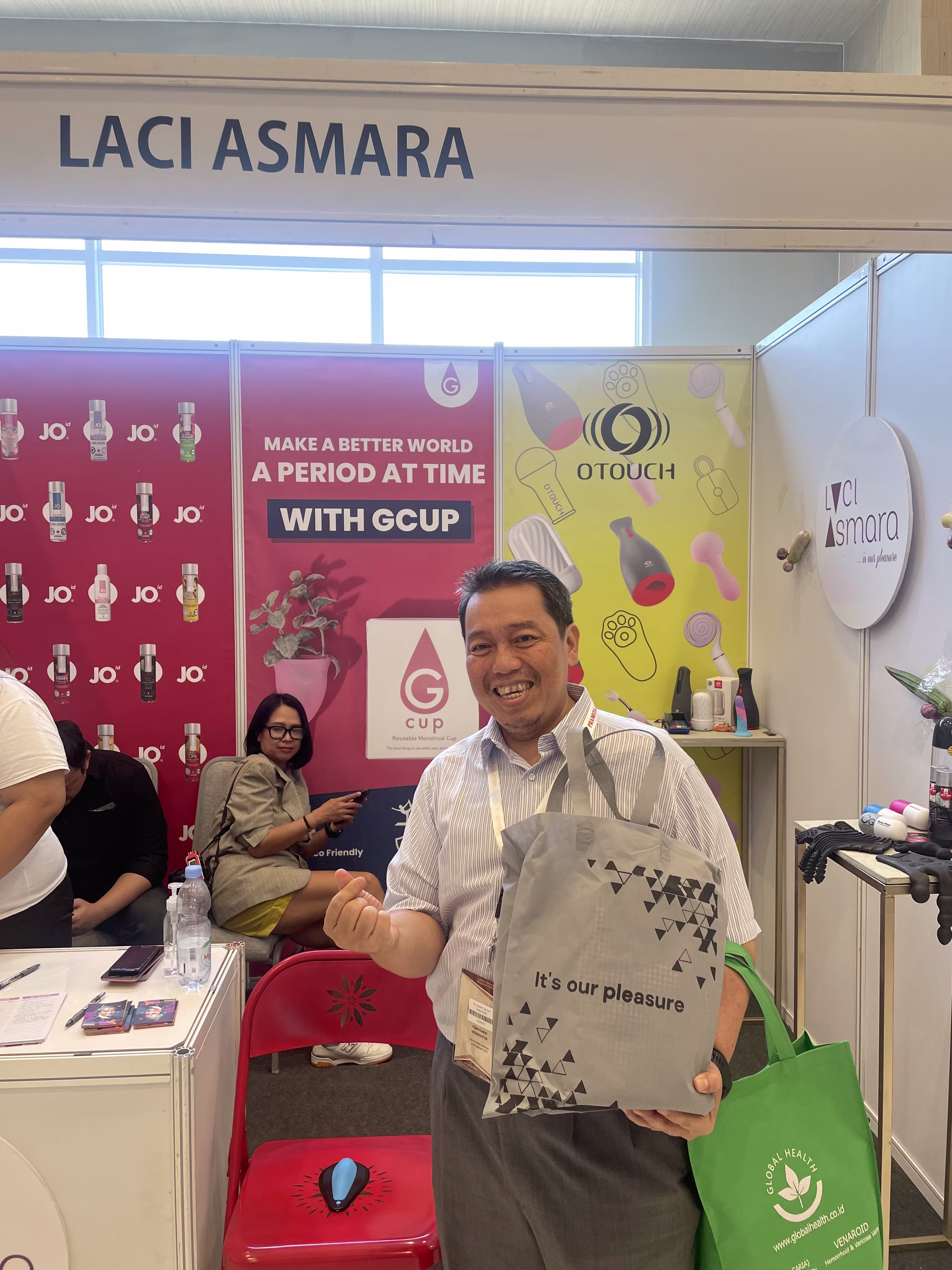 dr. Supardi, Sp.And at the Laciasmara booth during SIMNAS ASI 2023