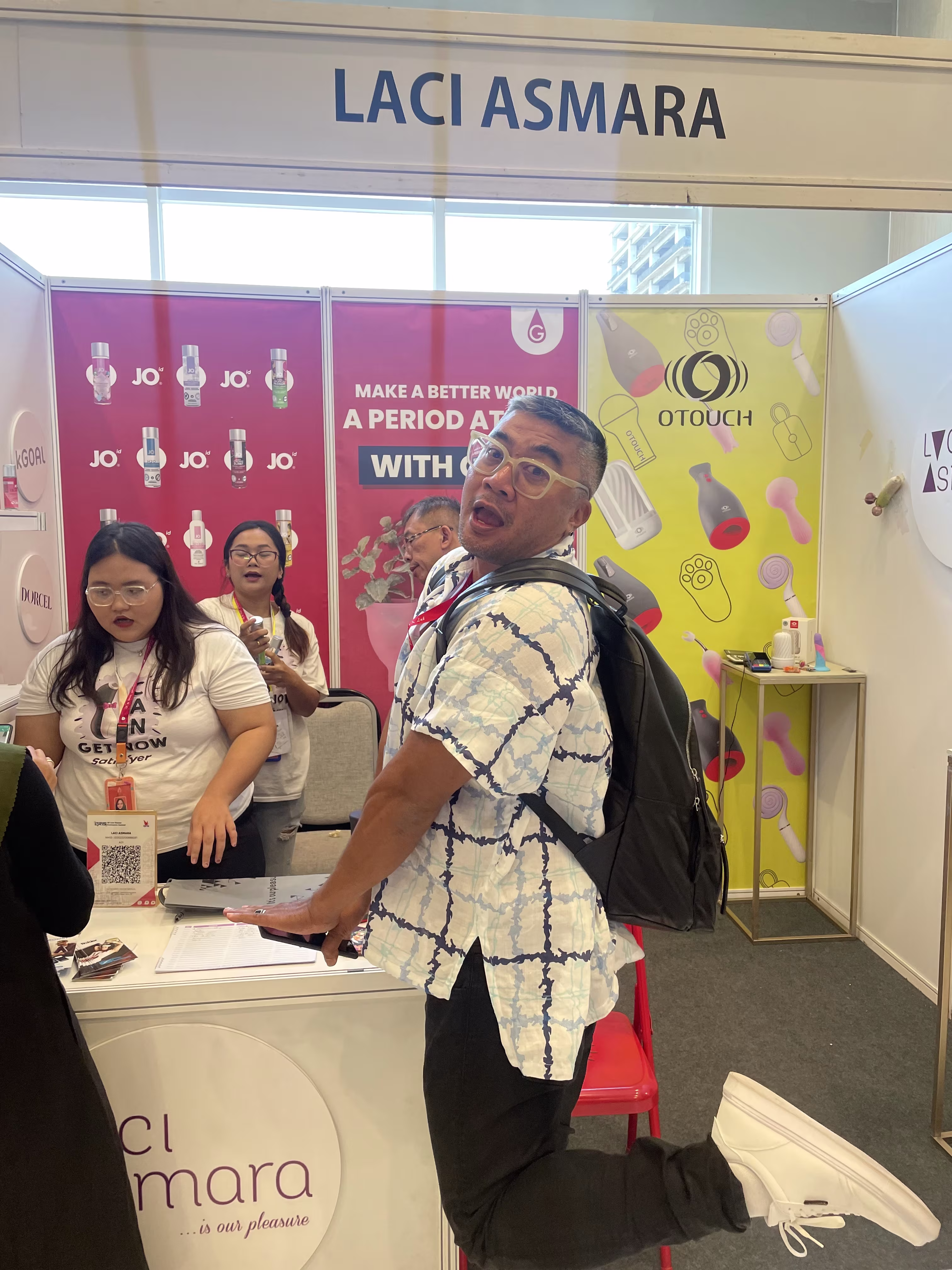 dr. Yogi from Bali Medika Clinic at the Laciasmara booth during SIMNAS ASI 2023