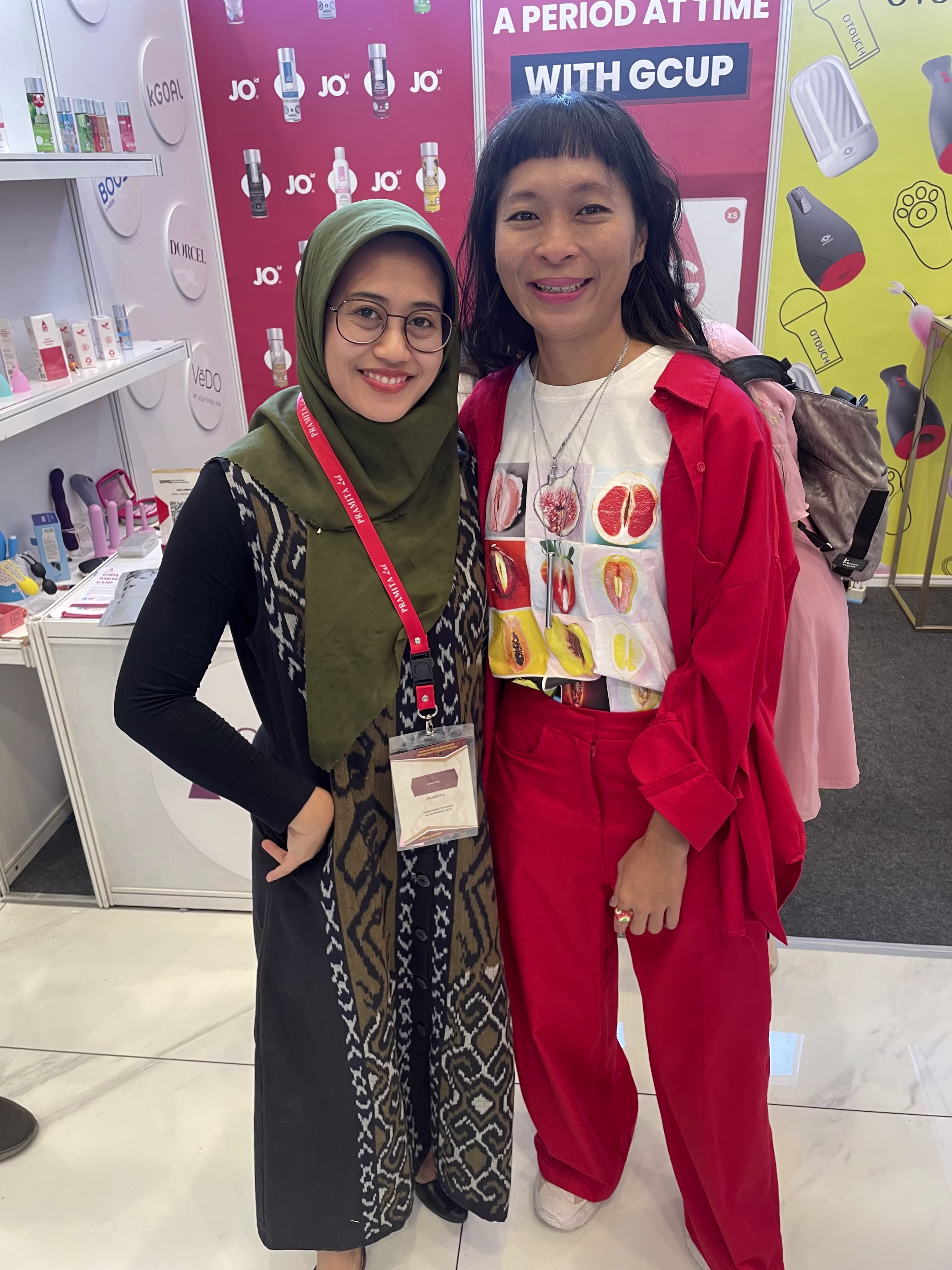 dr. Cinta, Sp.And and Rendra Susanti at the Laciasmara booth during SIMNAS ASI 2023