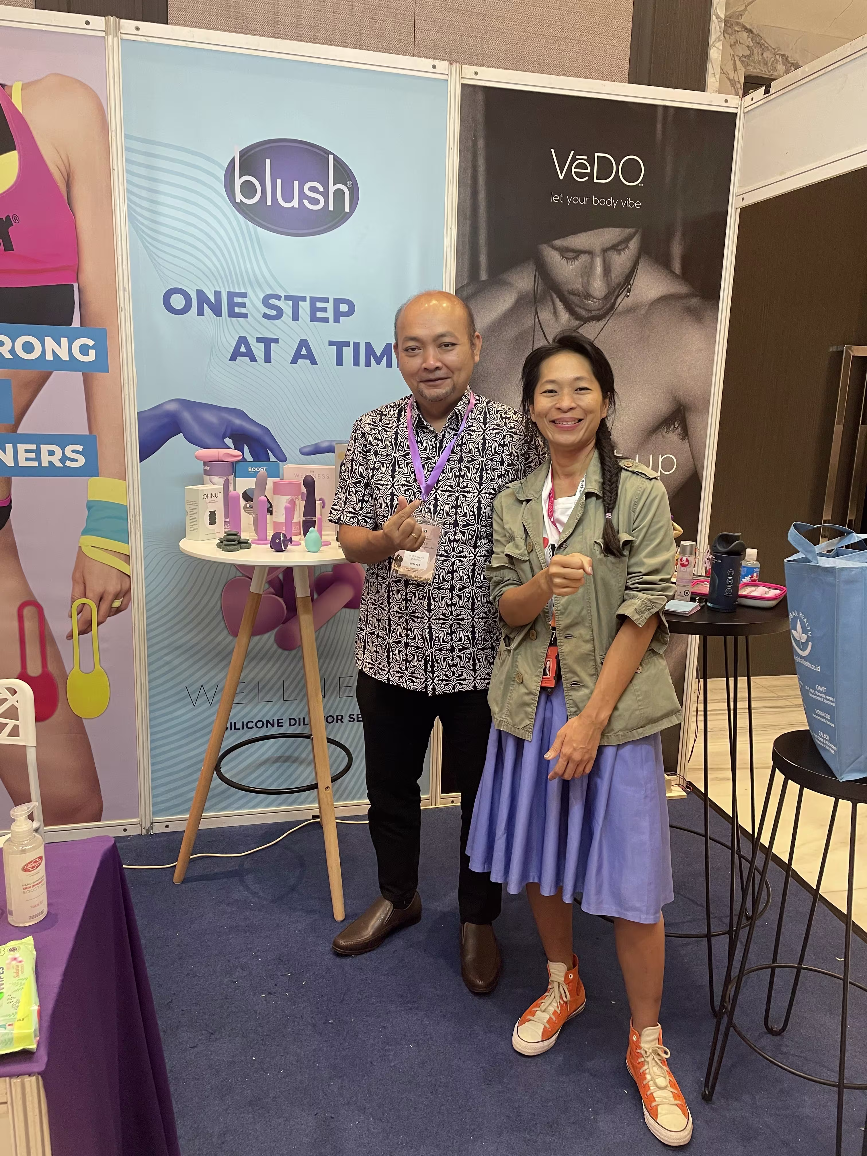 Laciasmara founder Rendra Susanti and dr. Oka, Sp.And posing together inside the Laciasmara booth at Kongres Nasional IV Asosiasi Seksologi Indonesia
