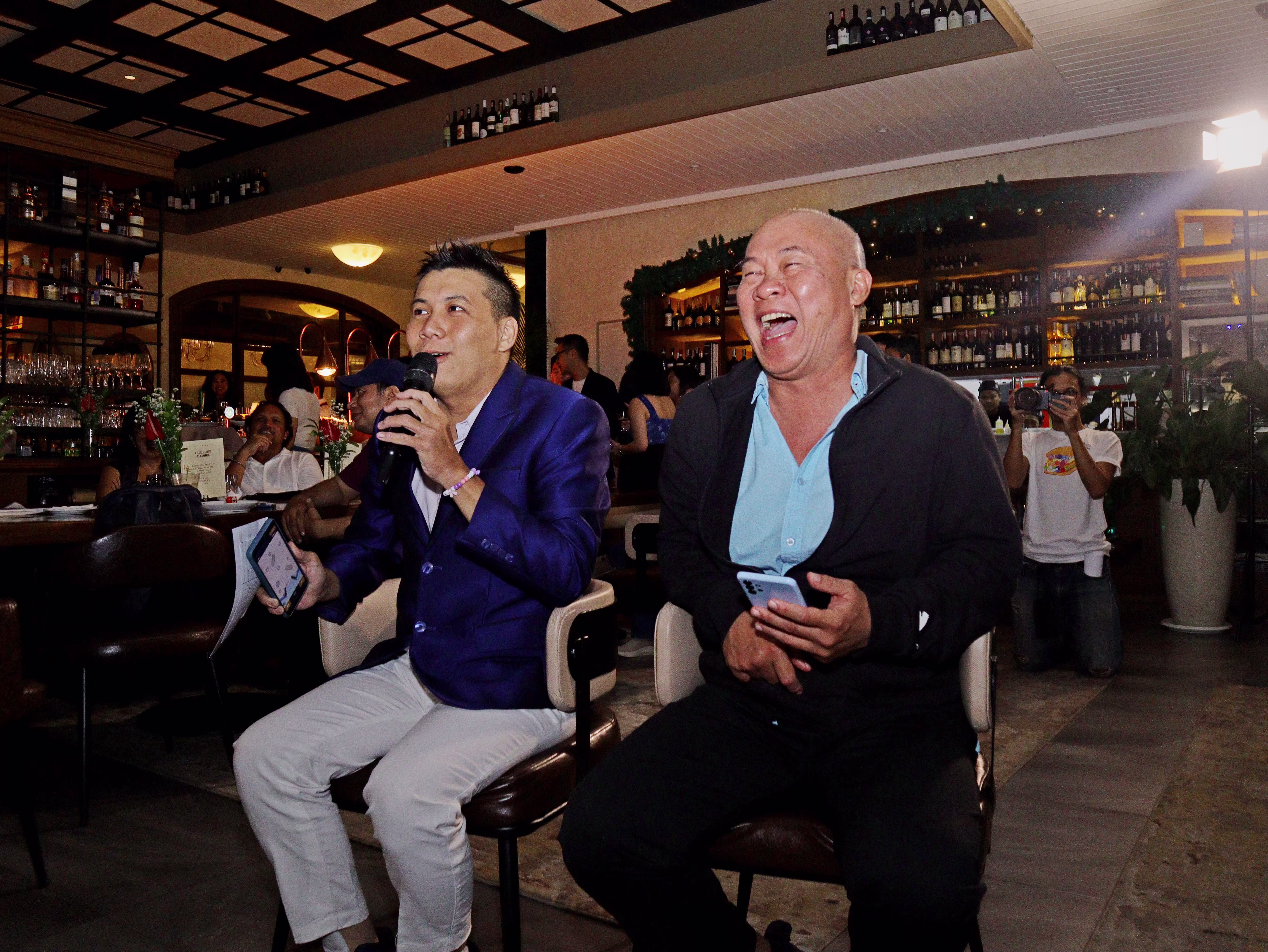 One of the guests on Dasa Asmara Bersua was thrilled to try out the Kgoal Kegel Trainer alongside the event's host